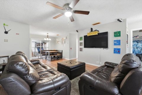 House in Winter Haven, Florida 2 bedrooms, 117.06 sq.m. № 2091779 - photo 13