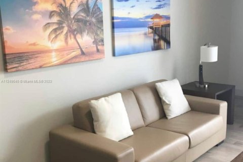 Condo in Hollywood, Florida, 1 bedroom  № 1959329 - photo 4