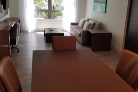 Condo in Hollywood, Florida, 1 bedroom  № 1959329 - photo 5