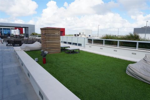 Condo in Hollywood, Florida, 1 bedroom  № 1959329 - photo 20