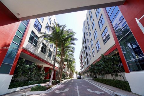 Condo in Hollywood, Florida, 1 bedroom  № 1959329 - photo 7