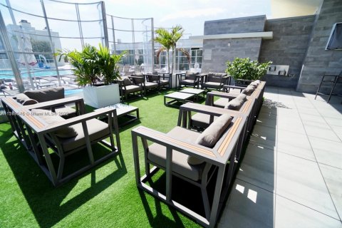 Condo in Hollywood, Florida, 1 bedroom  № 1959329 - photo 21