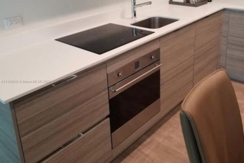 Condo in Hollywood, Florida, 1 bedroom  № 1959329 - photo 1