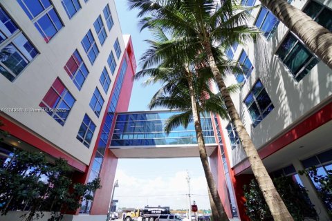 Condo in Hollywood, Florida, 1 bedroom  № 1959329 - photo 6