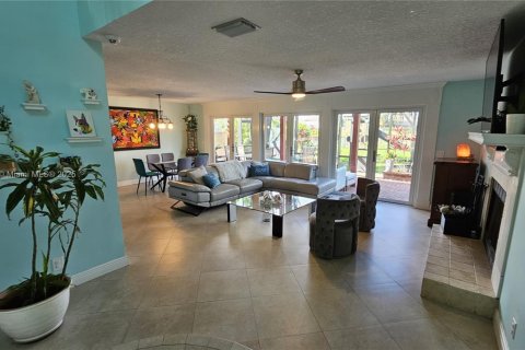 Casa en venta en Deerfield Beach, Florida, 3 dormitorios, 184.32 m2 № 1701083 - foto 11