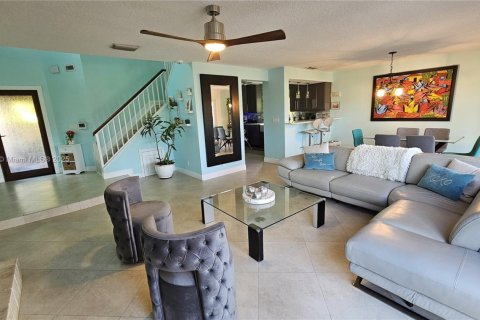 Casa en venta en Deerfield Beach, Florida, 3 dormitorios, 184.32 m2 № 1701083 - foto 13