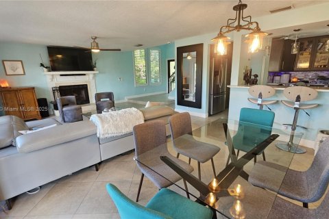 Casa en venta en Deerfield Beach, Florida, 3 dormitorios, 184.32 m2 № 1701083 - foto 16