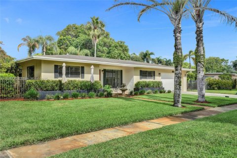 House in Plantation, Florida 3 bedrooms, 148.83 sq.m. № 1874984 - photo 2
