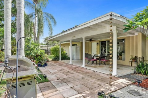 House in Plantation, Florida 3 bedrooms, 148.83 sq.m. № 1874984 - photo 4