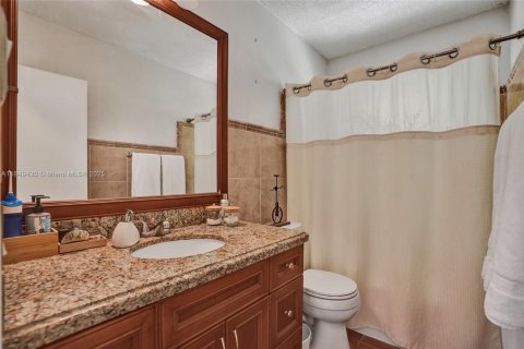 House in Plantation, Florida 3 bedrooms, 148.83 sq.m. № 1874984 - photo 17