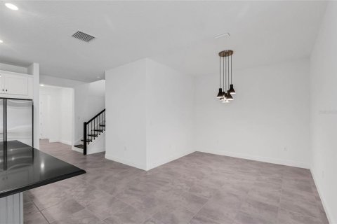Villa ou maison à louer à Clermont, Floride: 4 chambres, 254.09 m2 № 2338897 - photo 2
