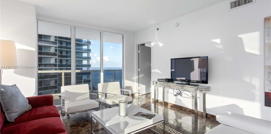 Condo in Hallandale Beach, Florida, 2 bedrooms  № 942295