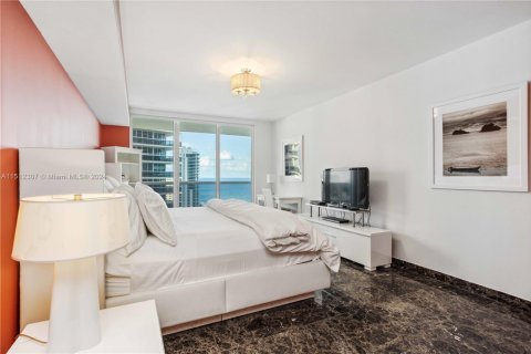Condo in Hallandale Beach, Florida, 2 bedrooms  № 942295 - photo 9