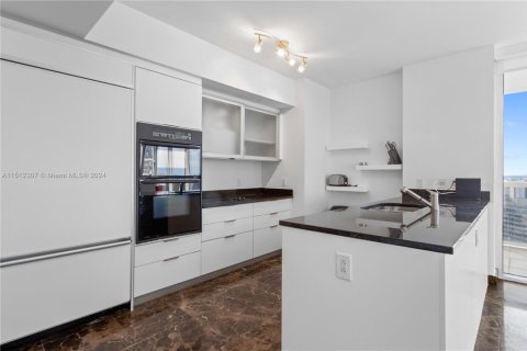 Condo in Hallandale Beach, Florida, 2 bedrooms  № 942295 - photo 8