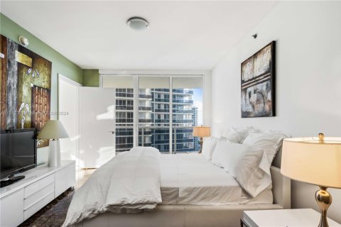 Condo in Hallandale Beach, Florida, 2 bedrooms  № 942295 - photo 12