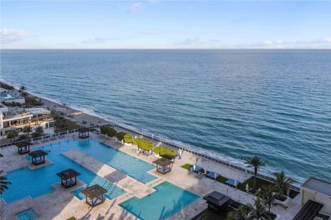 Condo in Hallandale Beach, Florida, 2 bedrooms  № 942295 - photo 19