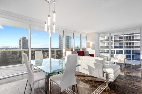 Condo in Hallandale Beach, Florida, 2 bedrooms  № 942295 - photo 4