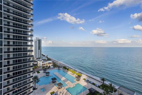 Condo in Hallandale Beach, Florida, 2 bedrooms  № 942295 - photo 20