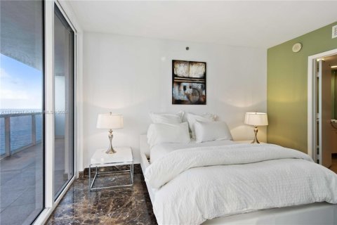 Condo in Hallandale Beach, Florida, 2 bedrooms  № 942295 - photo 14