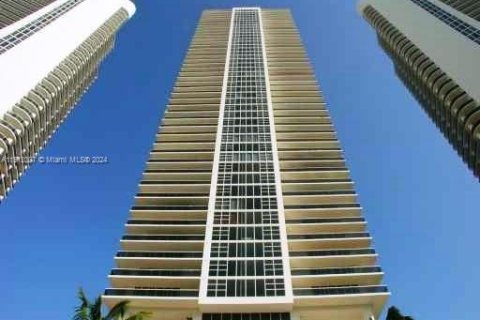 Condo in Hallandale Beach, Florida, 2 bedrooms  № 942295 - photo 22