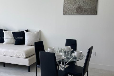 Condominio en alquiler en Sunrise, Florida, 1 dormitorio, 65.22 m2 № 1969025 - foto 3