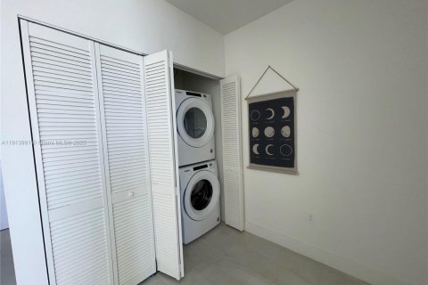 Condominio en alquiler en Sunrise, Florida, 1 dormitorio, 65.22 m2 № 1969025 - foto 25