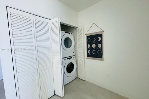 Condominio en alquiler en Sunrise, Florida, 1 dormitorio, 65.22 m2 № 1969025 - foto 8