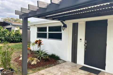 Casa en venta en North Miami Beach, Florida, 2 dormitorios, 78.22 m2 № 1890173 - foto 1