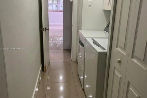Casa en venta en North Miami Beach, Florida, 2 dormitorios, 78.22 m2 № 1890173 - foto 14