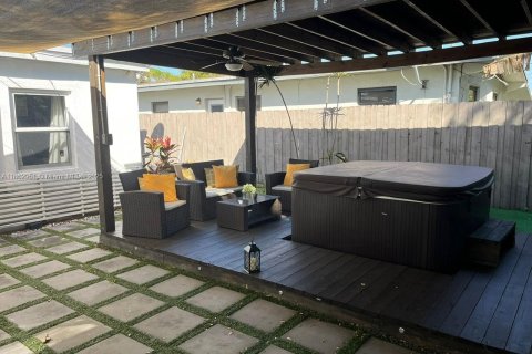 Casa en venta en North Miami Beach, Florida, 2 dormitorios, 78.22 m2 № 1890173 - foto 5