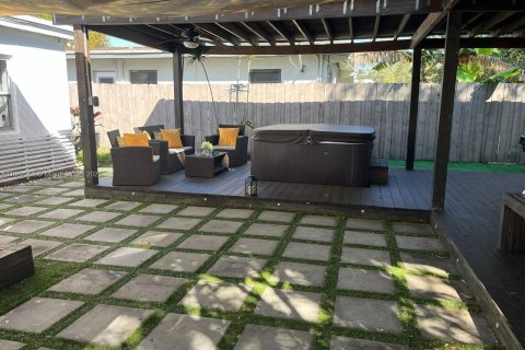 Casa en venta en North Miami Beach, Florida, 2 dormitorios, 78.22 m2 № 1890173 - foto 10