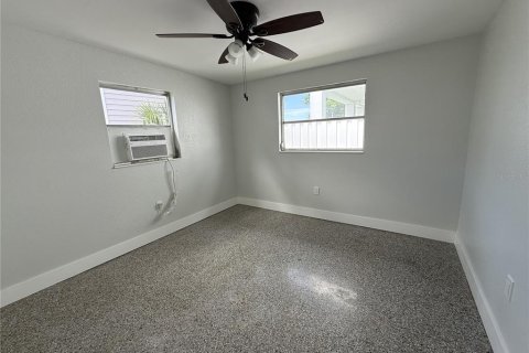 Apartamento en alquiler en Redington Shores, Florida, 1 dormitorio, 55.74 m2 № 1910365 - foto 11