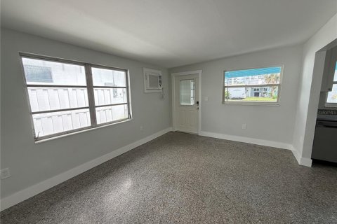 Apartamento en alquiler en Redington Shores, Florida, 1 dormitorio, 55.74 m2 № 1910365 - foto 7