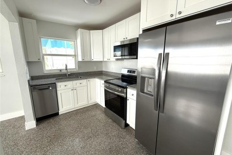 Apartamento en alquiler en Redington Shores, Florida, 1 dormitorio, 55.74 m2 № 1910365 - foto 4