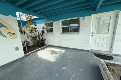 Apartamento en alquiler en Redington Shores, Florida, 1 dormitorio, 55.74 m2 № 1910365 - foto 3