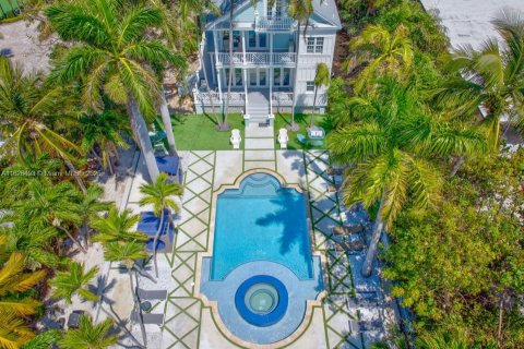 Casa en venta en Islamorada, Village of Islands, Florida, 4 dormitorios, 278.8 m2 № 2022376 - foto 3