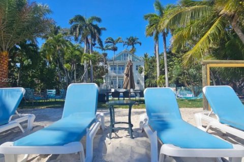 Casa en venta en Islamorada, Village of Islands, Florida, 4 dormitorios, 278.8 m2 № 2022376 - foto 19
