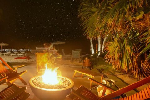 Casa en venta en Islamorada, Village of Islands, Florida, 4 dormitorios, 278.8 m2 № 2022376 - foto 12