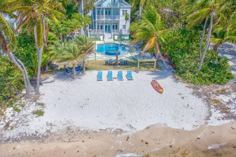 Casa en venta en Islamorada, Village of Islands, Florida, 4 dormitorios, 278.8 m2 № 2022376 - foto 2