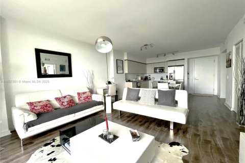 Condo in Miami, Florida, 1 bedroom  № 1883843 - photo 12