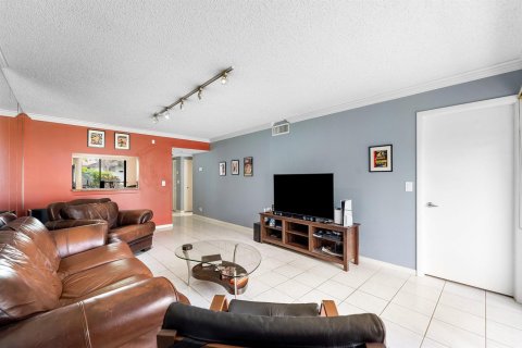 Condo in Delray Beach, Florida, 2 bedrooms  № 2251557 - photo 14