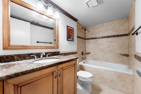 Condo in Delray Beach, Florida, 2 bedrooms  № 2251557 - photo 22