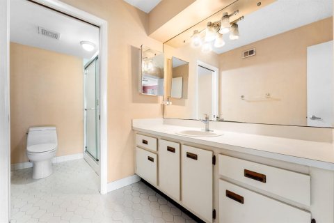 Condo in Delray Beach, Florida, 2 bedrooms  № 2251557 - photo 18