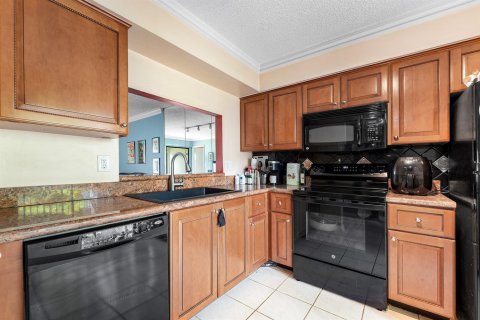 Condo in Delray Beach, Florida, 2 bedrooms  № 2251557 - photo 9