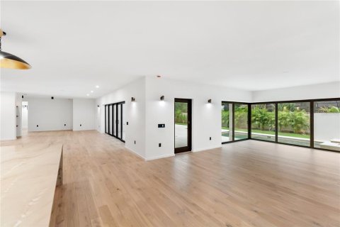 Купить виллу или дом в Сарасота, Флорида 14 комнат, 419.27м2, № 2104978 - фото 29