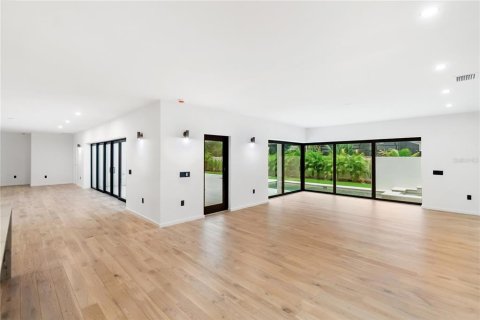 Купить виллу или дом в Сарасота, Флорида 14 комнат, 419.27м2, № 2104978 - фото 28