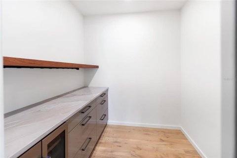 Купить виллу или дом в Сарасота, Флорида 14 комнат, 419.27м2, № 2104978 - фото 17