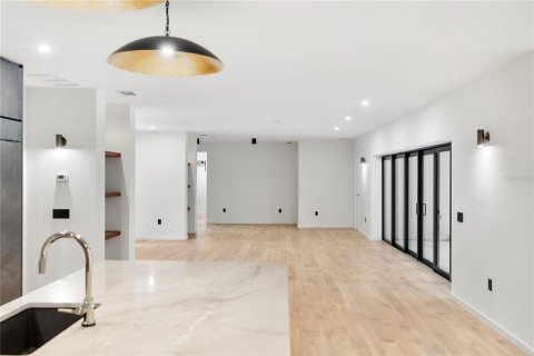 Купить виллу или дом в Сарасота, Флорида 14 комнат, 419.27м2, № 2104978 - фото 18