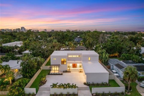 House in Sarasota, Florida 4 bedrooms, 419.27 sq.m. № 2104978