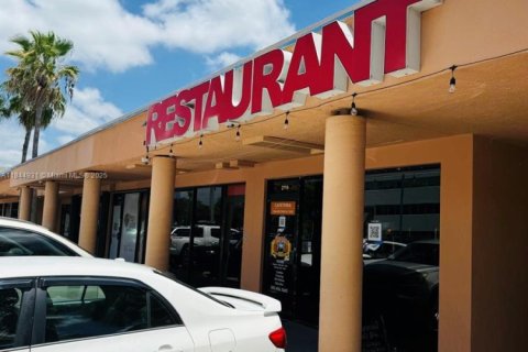 Immobilier commercial à Hialeah, Floride № 1936232